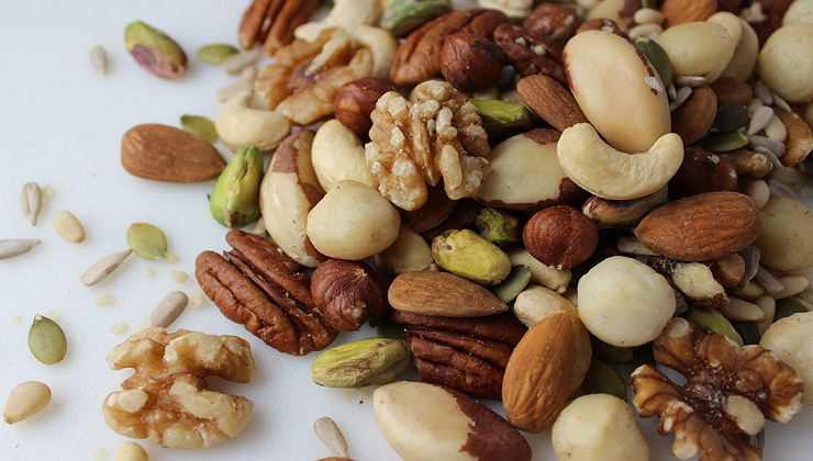 What are the Health Benefits of Eating Nuts and Seeds ?