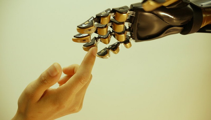 Just Like Human Skin, this Plastic Sheet can Sense and Heal